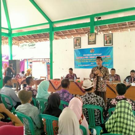 Penyerahan Sertifkat PTSL di Desa Waru Kec. Rembang
